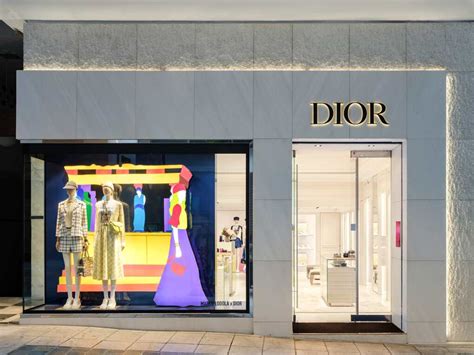 dior athen|18 voukourestiou street athens.